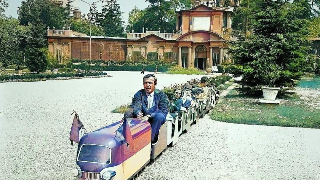 Adelmo Venturelli alla guida del trenino ai Giardini Ducali