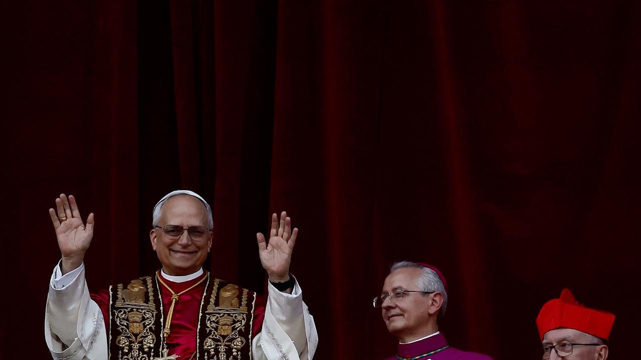 «Pace disarmata», dialogo e ponti tra i popoli: il testo integrale del primo discorso di Papa Leone XIV