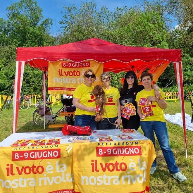 Ferrara, per i referendum volantini, dibattiti e aerei. Tutto è lecito per i cinque “sì”<br type="_moz" />
