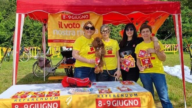 Ferrara, per i referendum volantini, dibattiti e aerei. Tutto è lecito per i cinque “sì”<br type="_moz" />