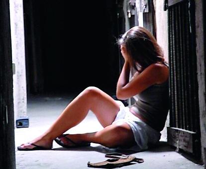 Minorenne costretta a inviare video intimi e ad avere rapporti sessuali: chiesta la condanna di un 49enne