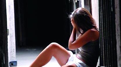 Minorenne costretta a inviare video intimi e ad avere rapporti sessuali: chiesta la condanna di un 49enne