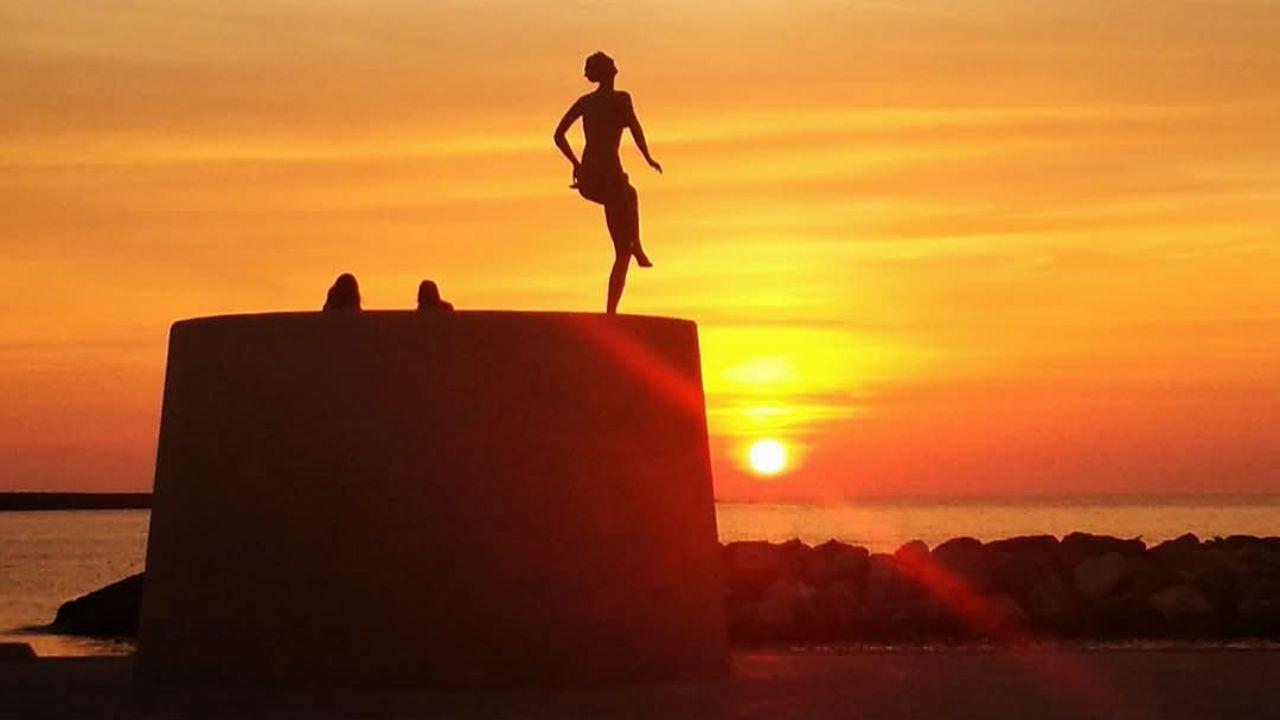 Livorno, il sole gioca a nascondino allo scoglio della Regina. Grazie ad Andrea Giovannelli