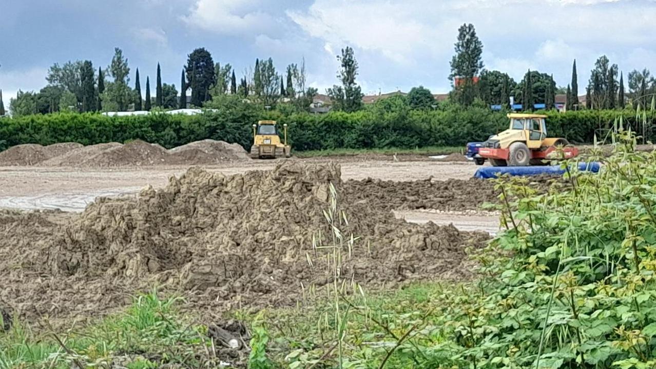 I lavori al centro sportivo di Gagno