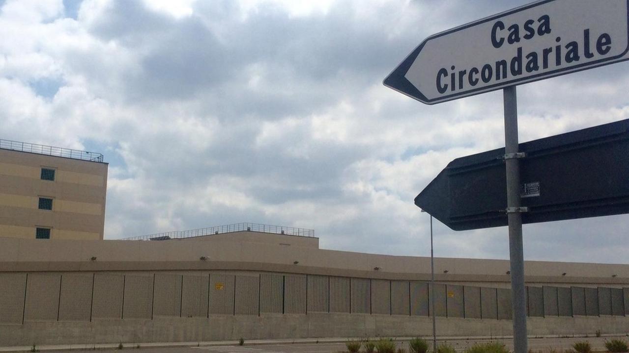 Pugno al volto durante il controllo delle celle: ferito un agente della polizia penitenziaria