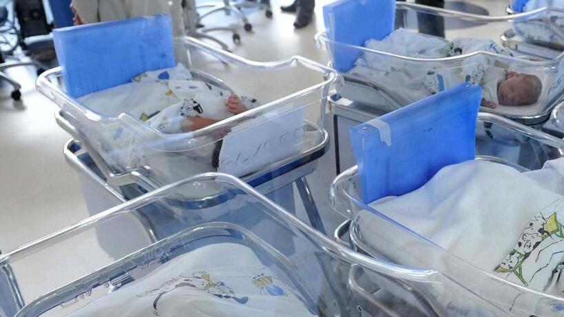 Lucca, partorisce e il Tribunale le toglie la figlia