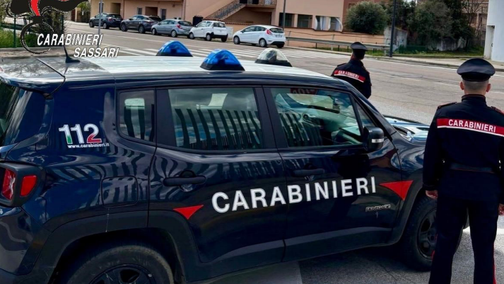Furti in un ristorante e ai danni di un operatore ecologico: giovane arrestato a Olbia