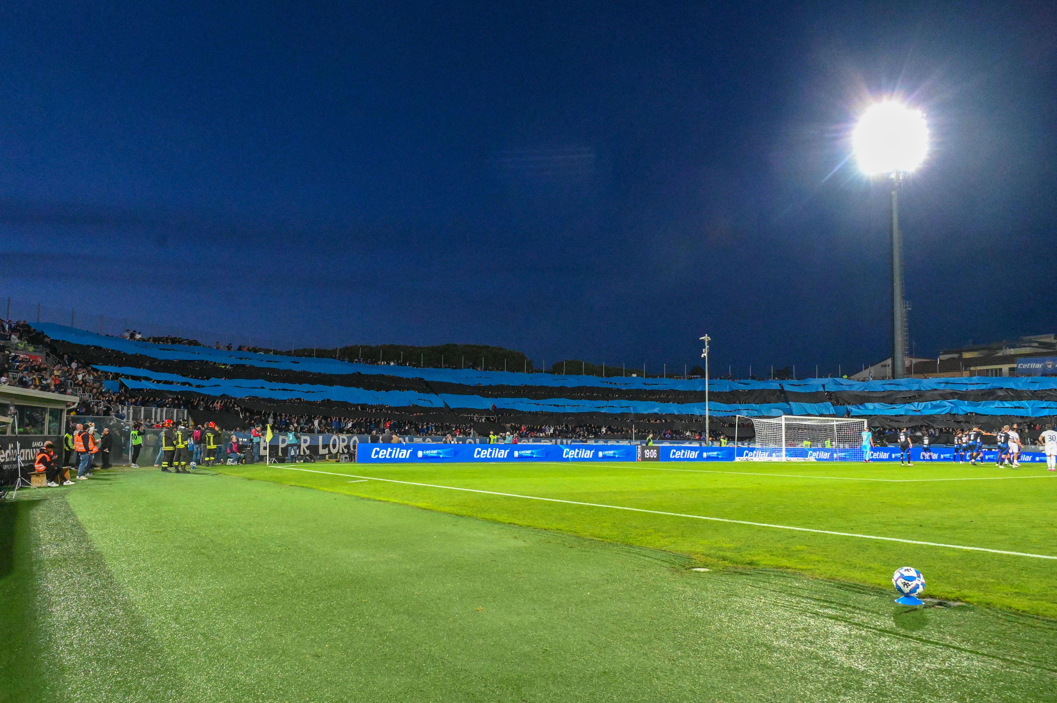 La coreografia venerdì sera (foto Stick)