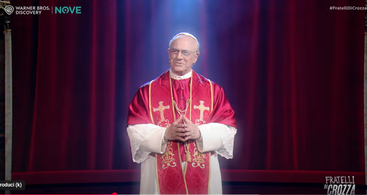 Crozza è papa Leone XIV: «Costruire ponti, ma non quelli di Salvini» – VIDEO