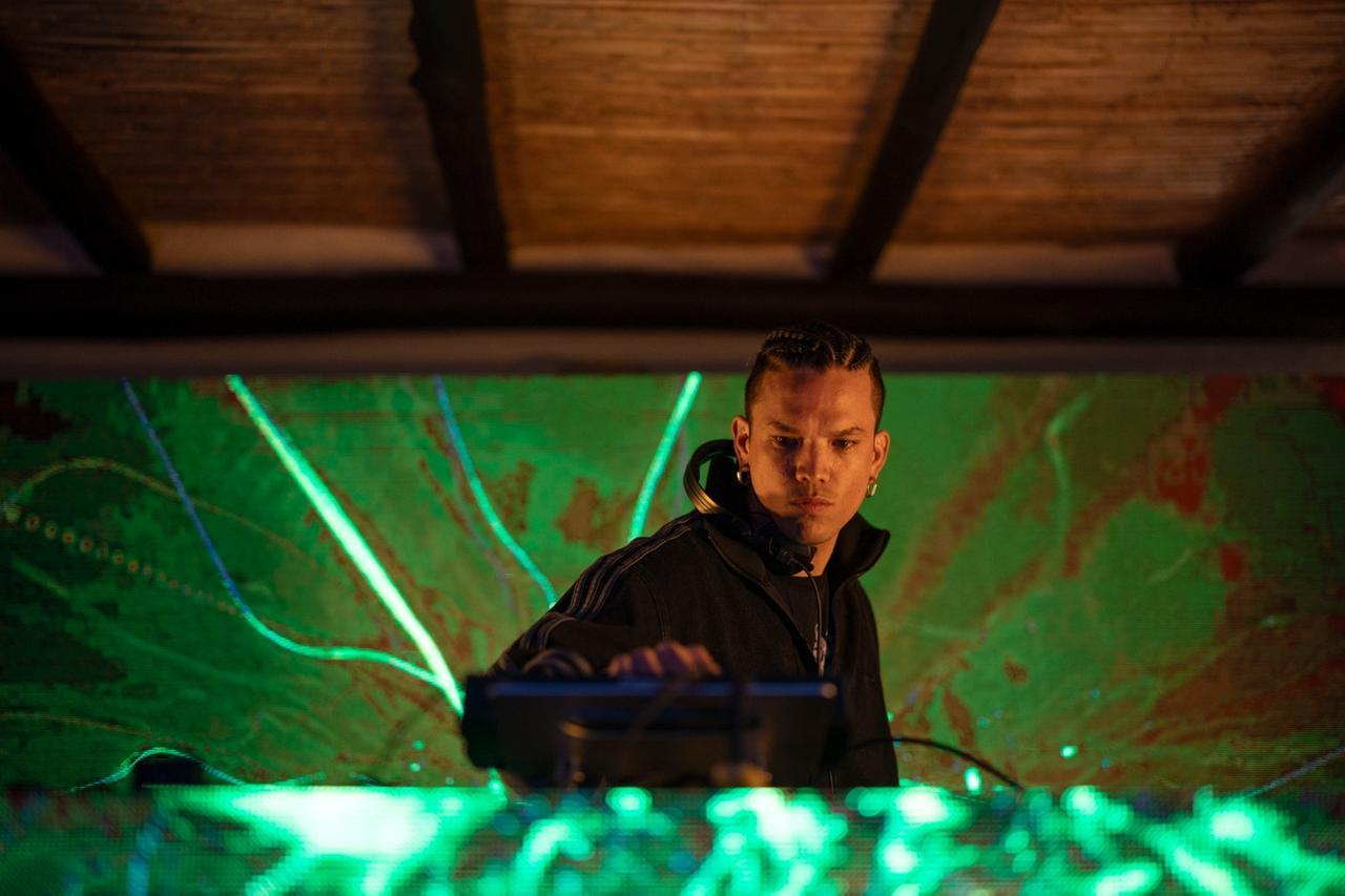 Porto Cervo, Manuelito protagonista del dj-set in piazzetta