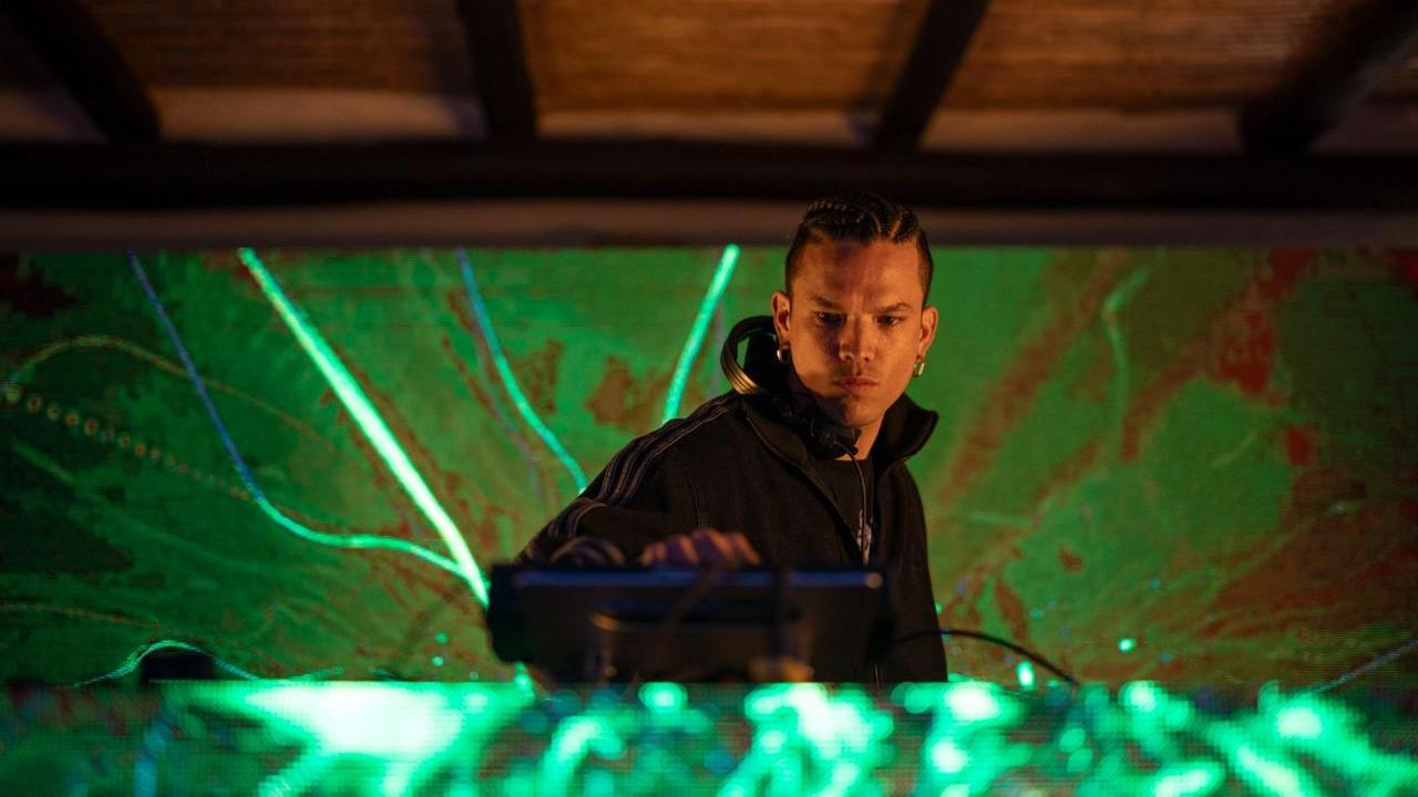 Porto Cervo, Manuelito protagonista del dj-set in piazzetta