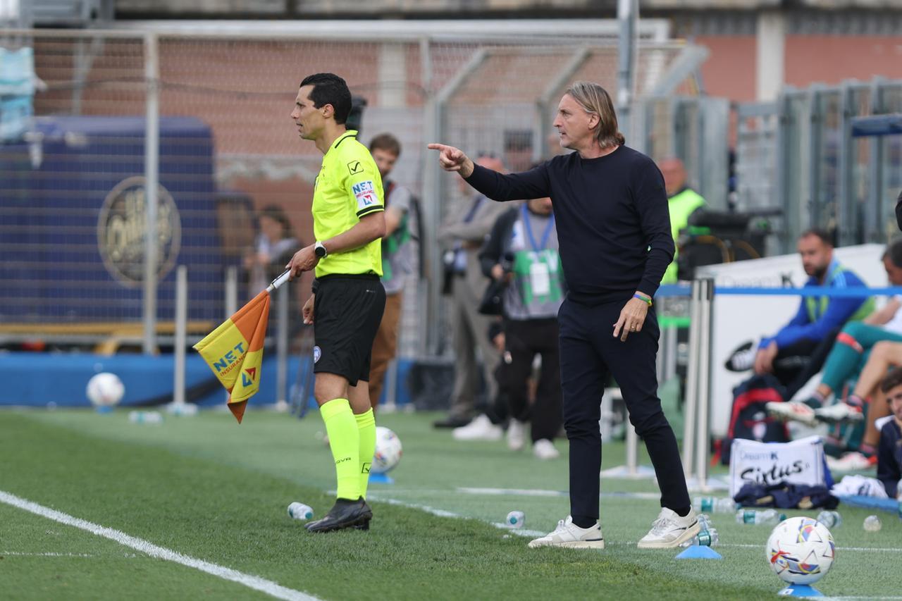 Il Cagliari delude a Como, sconfitto 3-1: salvezza ancora da conquistare