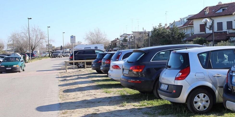 Viene multato e minaccia di morte l'addetta alla sosta: «Ti taglio la testa con l’accetta»<br type="_moz" />
