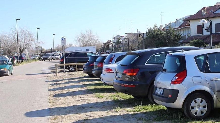 Viene multato e minaccia di morte l'addetta alla sosta: «Ti taglio la testa con l’accetta»<br type="_moz" />