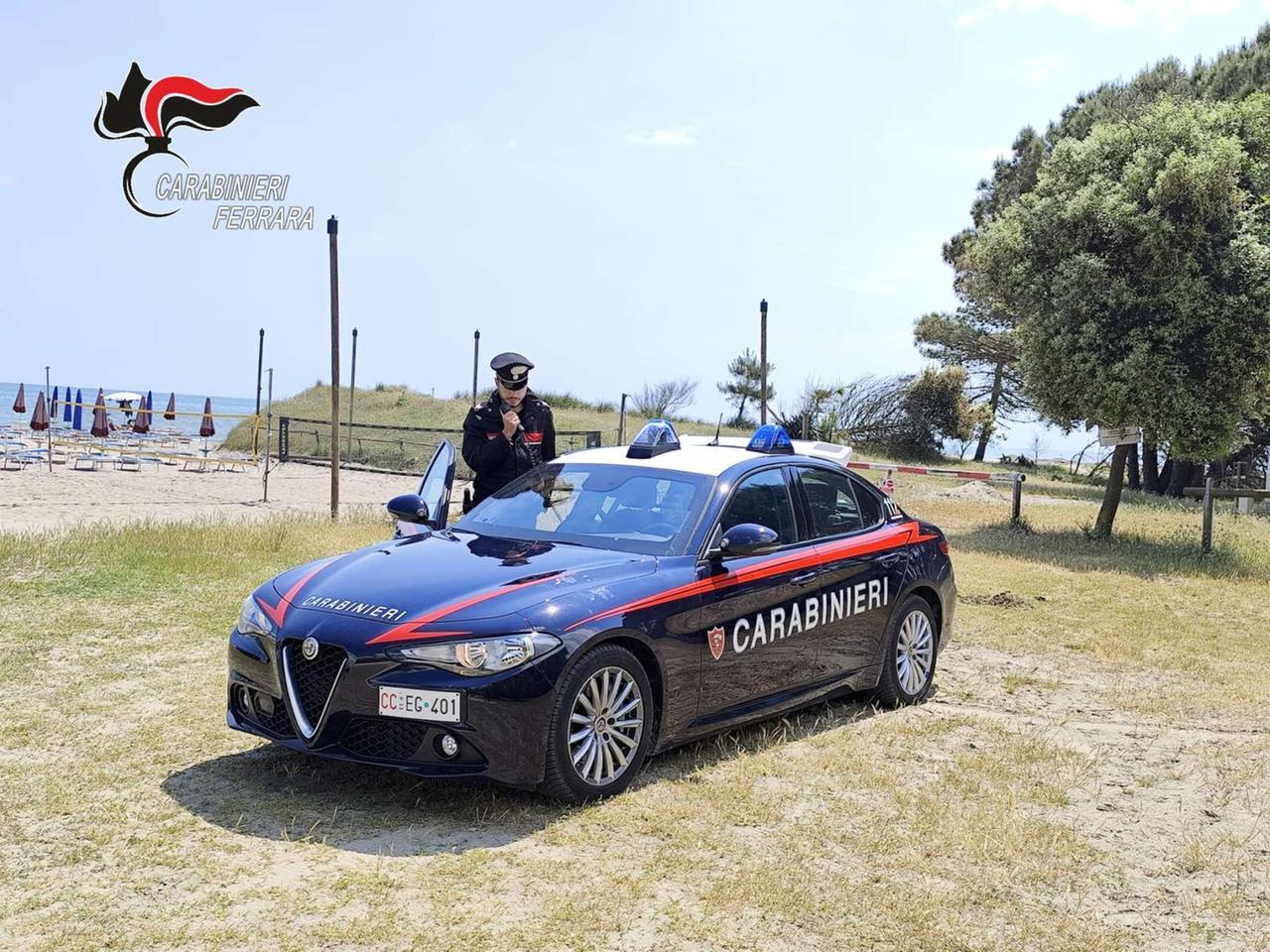 Lido Volano, crea un’area privata senza permessi: arrestato un 64enne