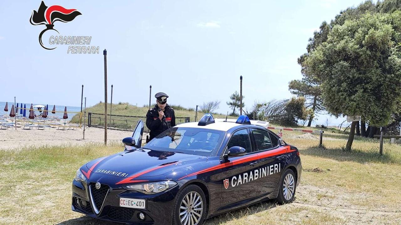 Lido Volano, crea un’area privata senza permessi: arrestato un 64enne