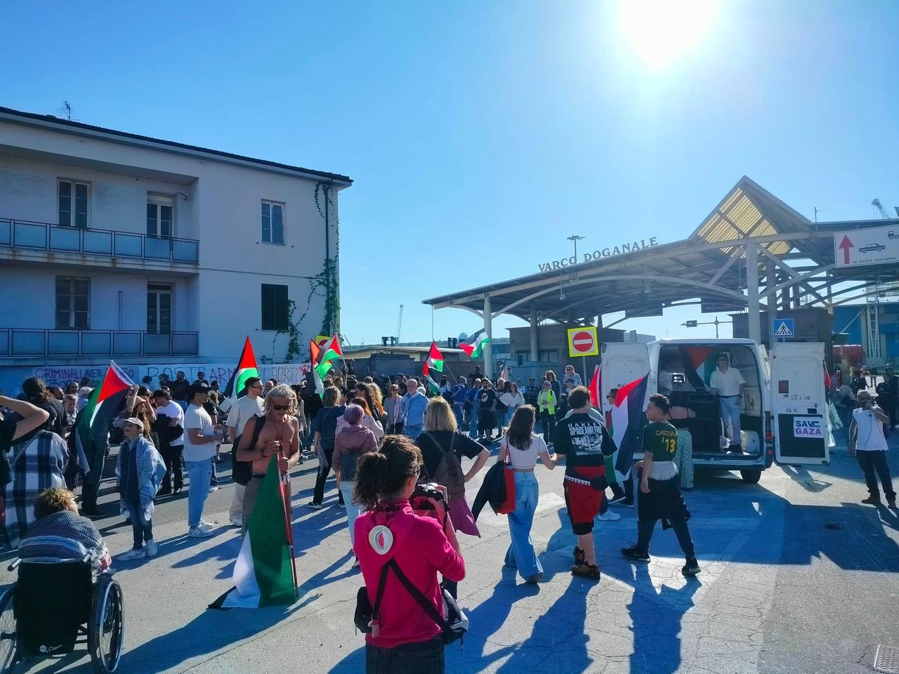 
	Un momento della manifestazione al varco Valessini

