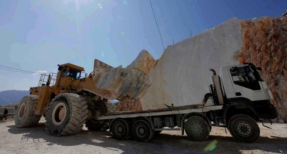 Marmo, industriali divisi sulla presidenza: i big vogliono un ex super manager al timone ma c’è un problema