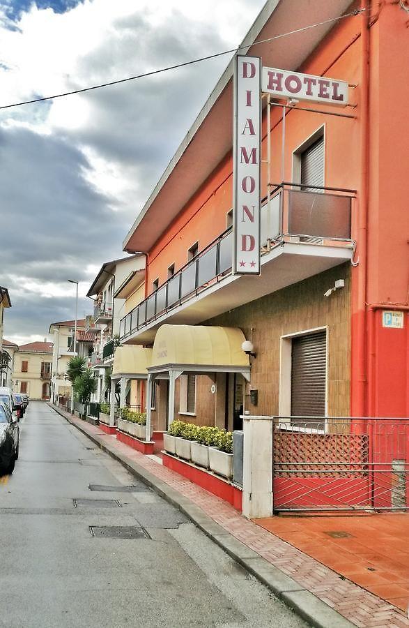 Montecatini, migranti trasferiti all’hotel Diamond