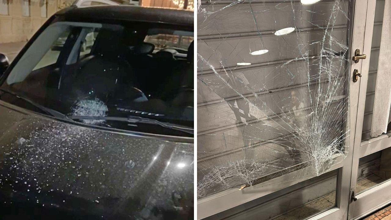 L'auto e la porta del ristorante danneggiate