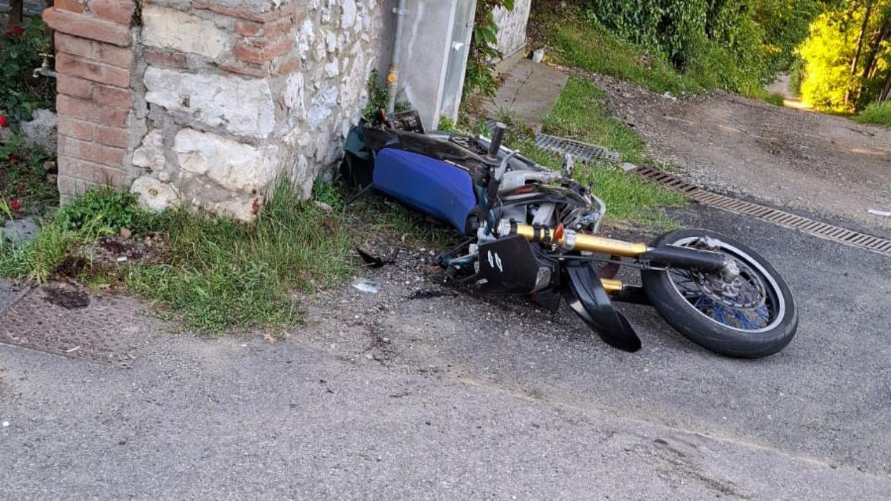 
	La moto su cui viaggiavano i due giovani&nbsp;

