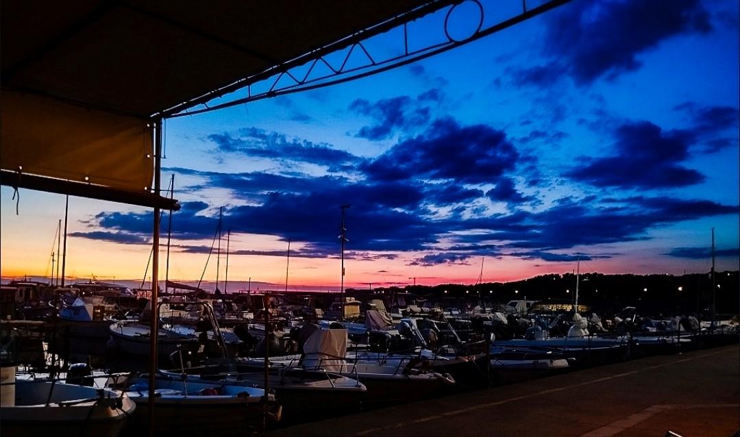 Livorno e le sere d’estate al moletto di Ardenza. Grazie a Deb Ingoglia