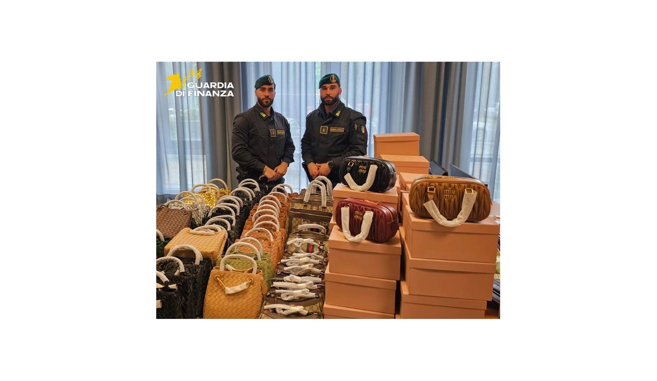 La Finanza di Pisa sequestra oltre 50mila articoli contraffatti