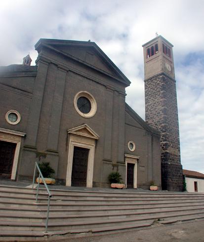 Furto durante la messa della Prima comunione: rubano la busta con le offerte dei bimbi