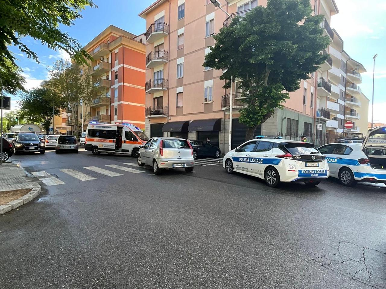 Nuoro, travolto da un’auto mentre attraversa la strada