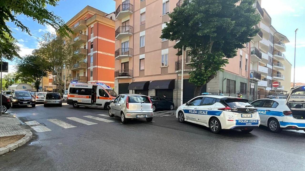 Nuoro, travolto da un’auto mentre attraversa la strada