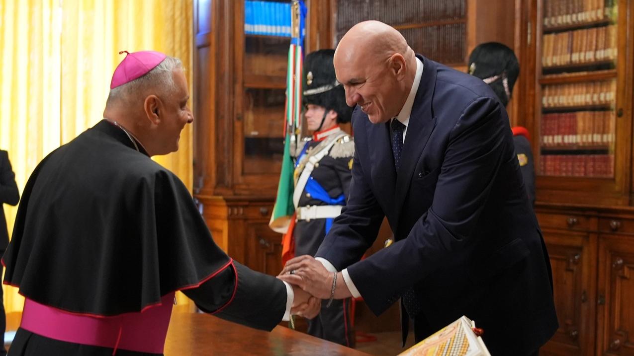 Monsignor Gian Franco Saba giura a Roma come Ordinario Militare