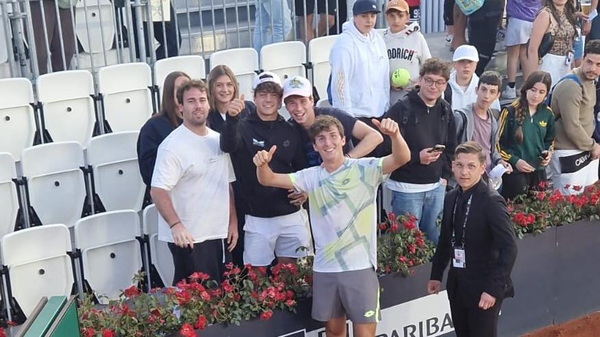 Federico Bondioli esulta dopo la vittoria