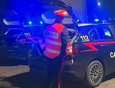 Rissa tra ragazzi al parco, volano bottiglie di vetro: «Bambini sfiorati»