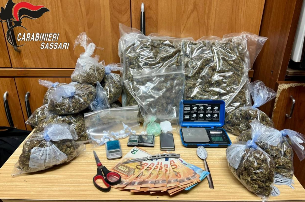 Droga in hotel a Olbia, sequestrati quasi due chili di marijuana e cocaina