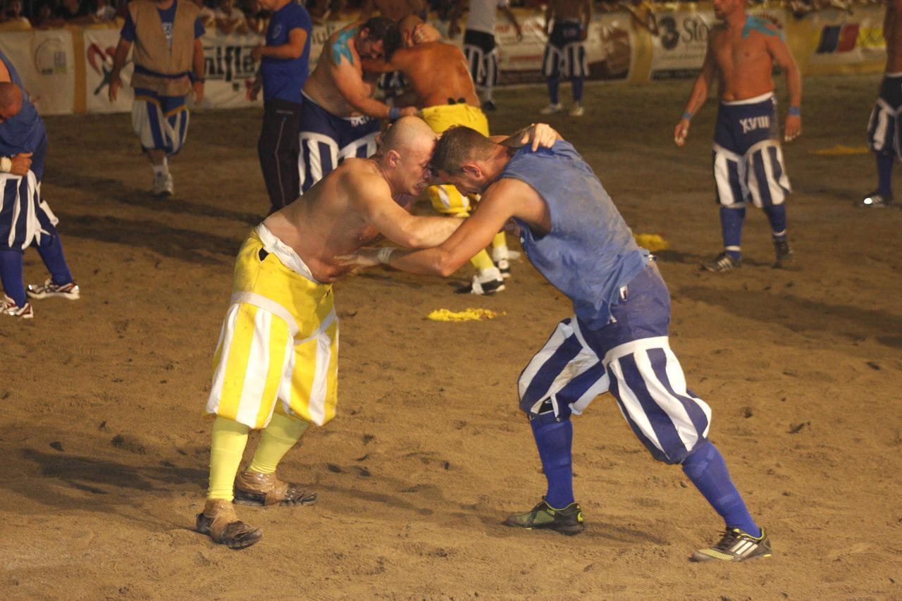 Prato, la Palla Grossa torna in piazza Mercatale