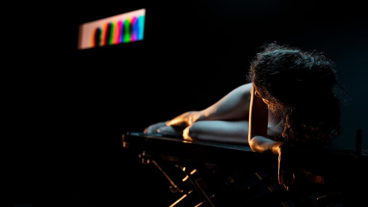 “My name is Floria”: prima assoluta per una Tosca sopravvissuta al suicidio al Teatro Ariosto