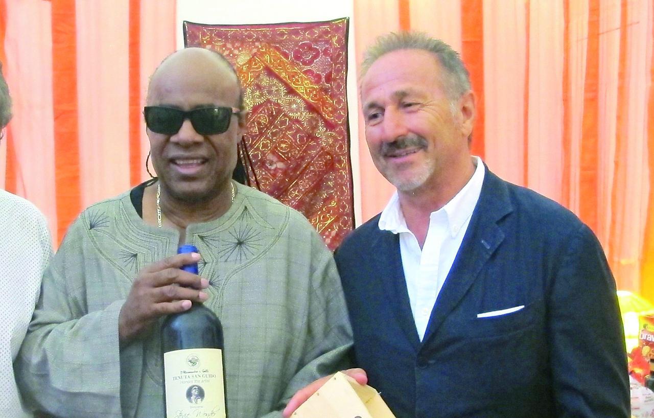 Il manager del "Dream team" della musica benedice Lucio Corsi: «Ricorda Bowie. Il segreto? La tanta gavetta»