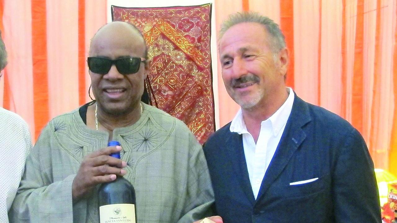 Il manager del "Dream team" della musica benedice Lucio Corsi: «Ricorda Bowie. Il segreto? La tanta gavetta»