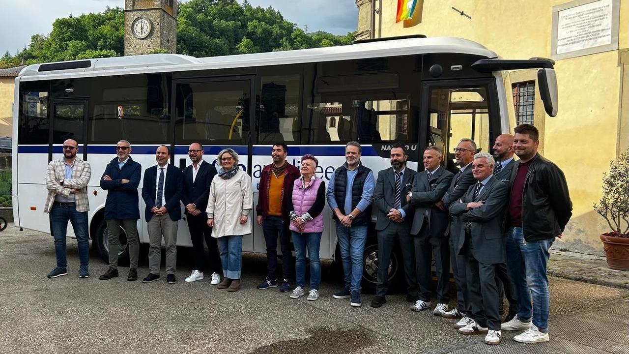 La presentazione dei mezzi a Vernio