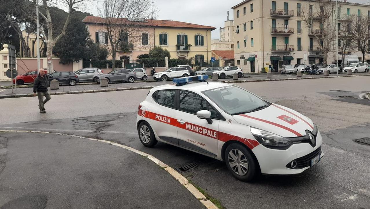 Una pattuglia della polizia municipale (foto d'archivio)