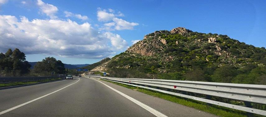 Frana sulla statale 389, strada chiusa al traffico