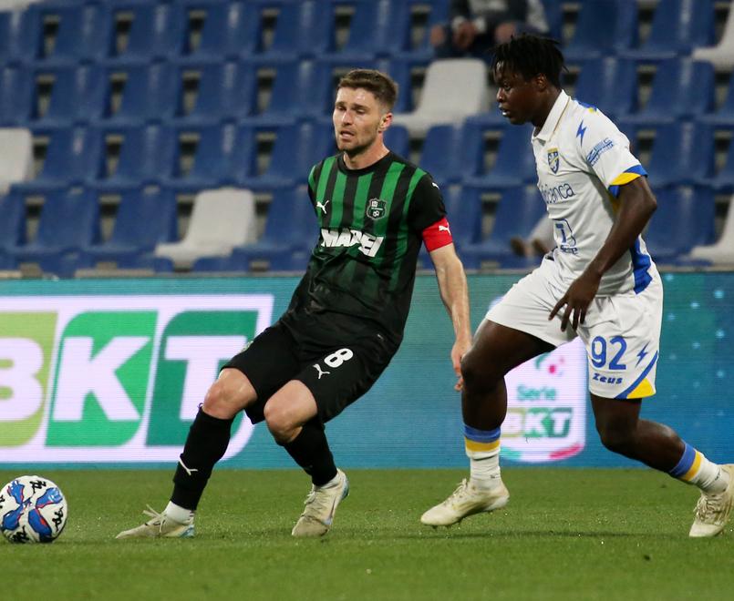 
	Ghion schierato come capitano del Sassuolo

