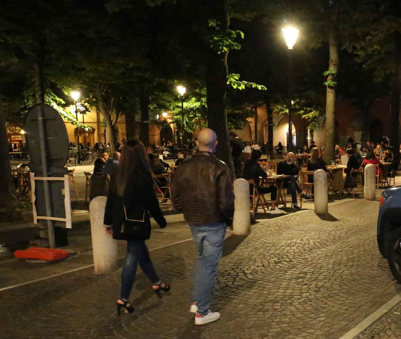 Reggio Emilia, 17enne rapinato della catenina d’oro in piazza Fontanesi