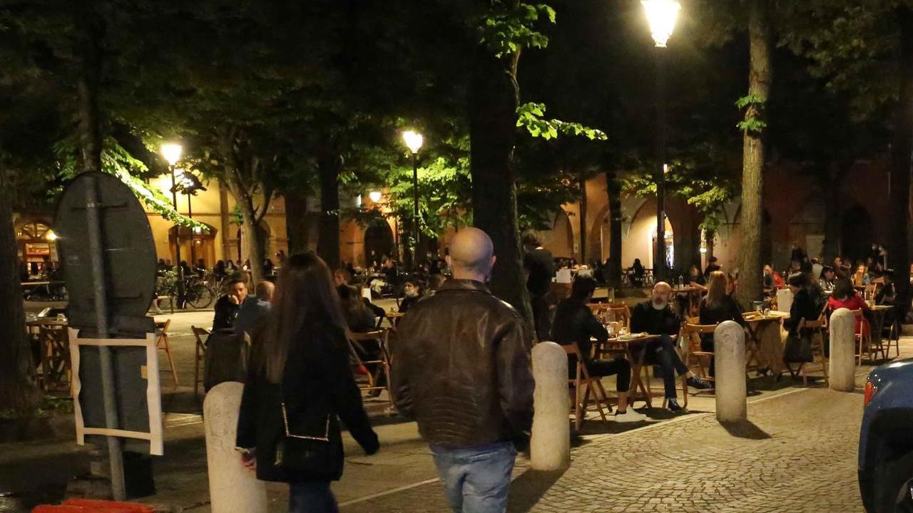Reggio Emilia, 17enne rapinato della catenina d’oro in piazza Fontanesi