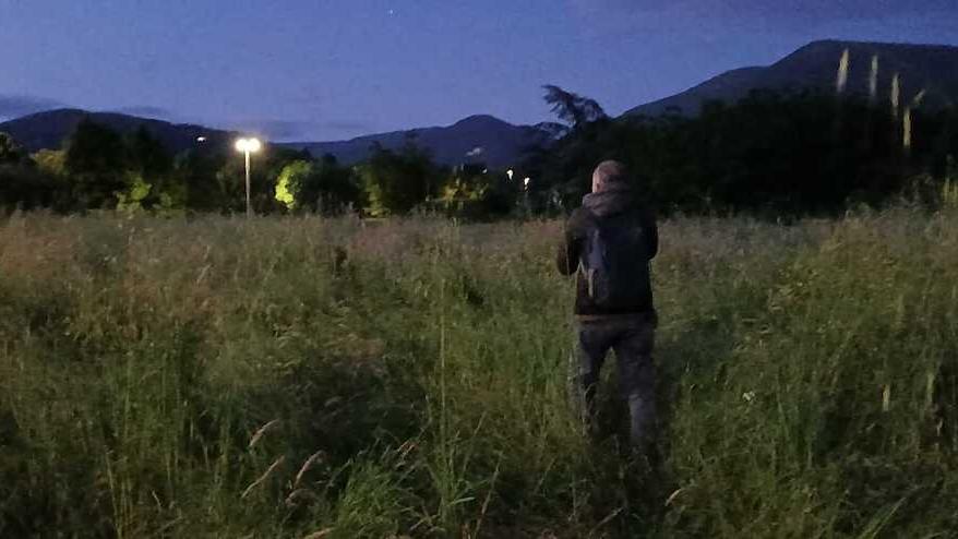 Il campo in via Corridoni a Prato in cui è avvenuto l'omicidio