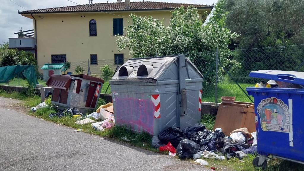 Rifiuti, il porta a porta entro fine anno a Pescia. «I cittadini siano custodi della città»