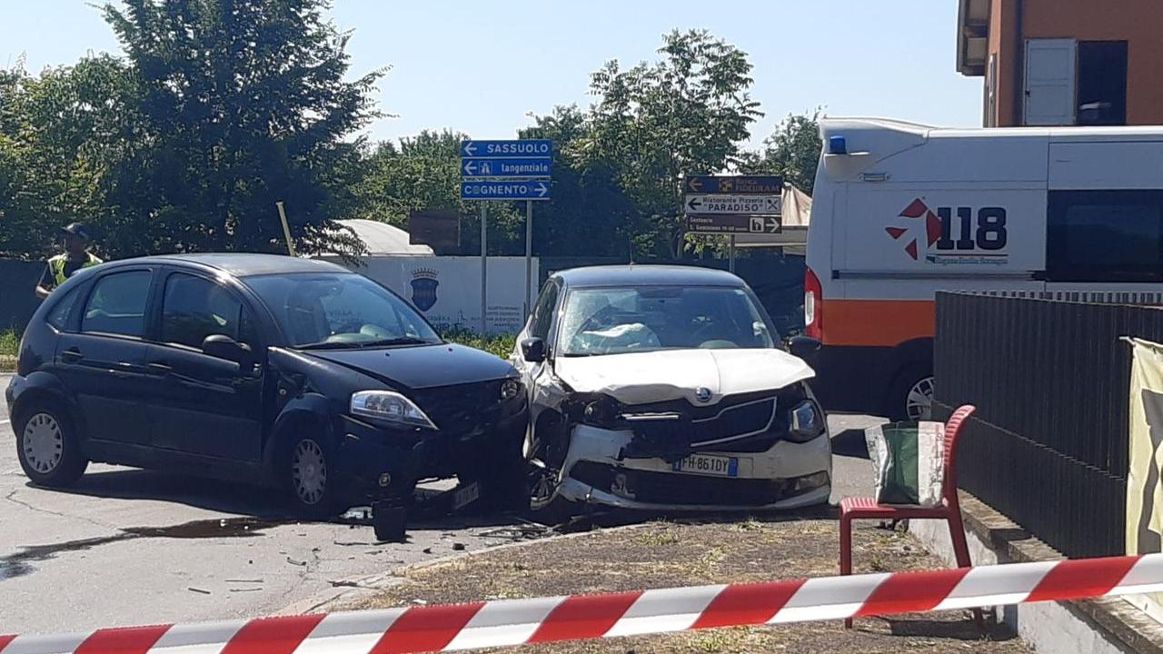 Incidente a Cognento: due auto si scontrano all’incrocio