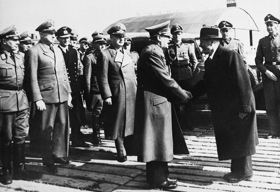 Mussolini shaking hands with Hitler on his arrival on Oct. 4, 1943 at the Latterâs Headquarters, to take part in conferences lasting several days. (AP Photo)
benito mussolini, la nascita della repubblica di salò
