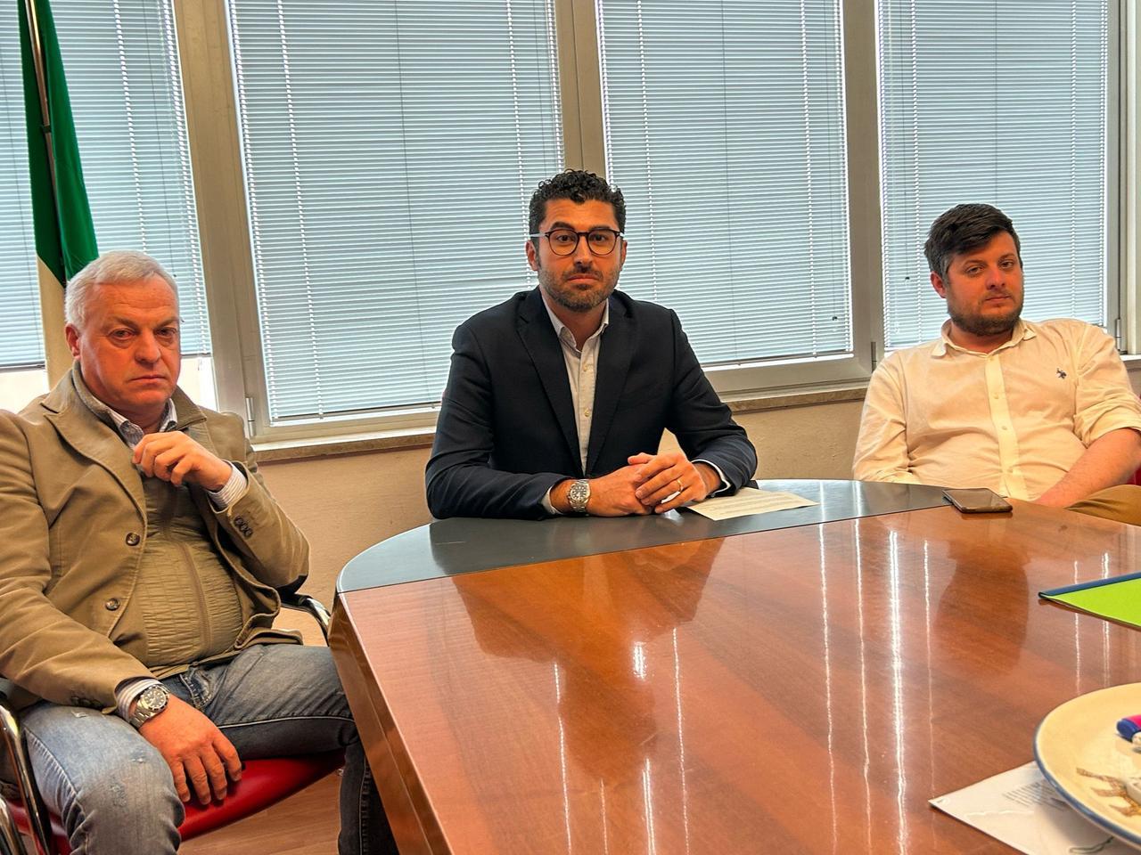 
	Da sinistra l'assessore Giorgio Poggetti, il sindaco Matteo Buoncristiani e l'assessore Danilo Baietti alla conferenza stampa dopo la seduta "secretata" del consiglio comunale (Foto Giorgio)

