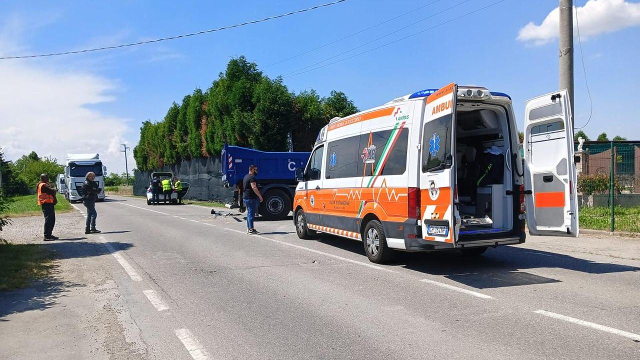 I soccorsi in corso sul luogo dell'incidente in via Don Franchini